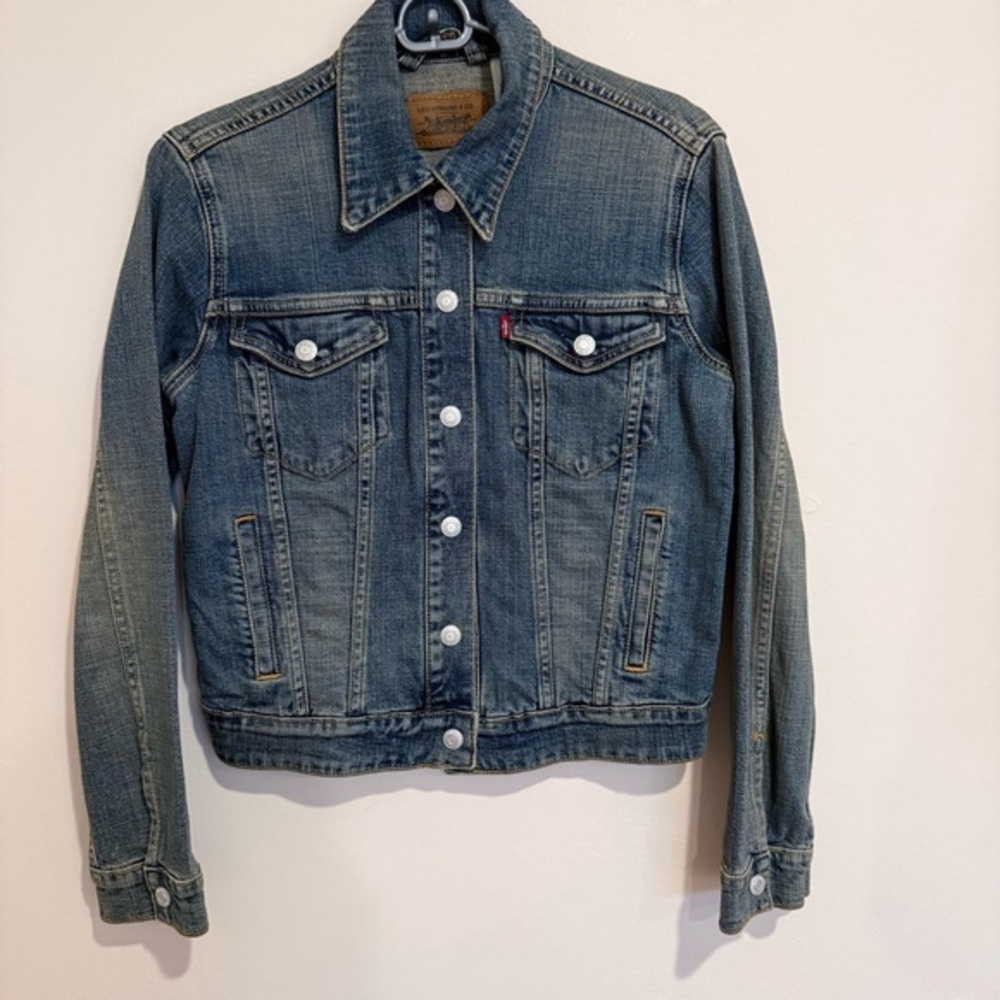 Levi’s Vtg Womens Jacket Blue Denim Medium Wash Jean Pockets Classic size S
